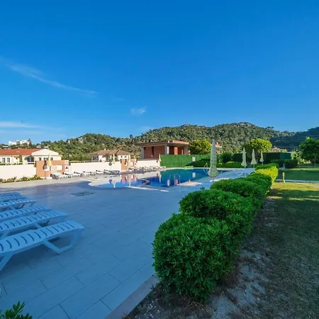 Golden Golf Villalari 4*