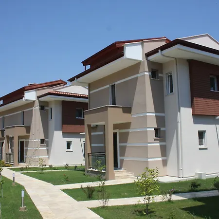 Golden Golf Villalari فيلة سَريغيرمه