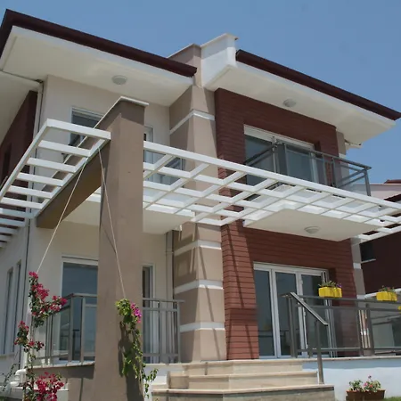 فيلة Golden Golf Villalari سَريغيرمه