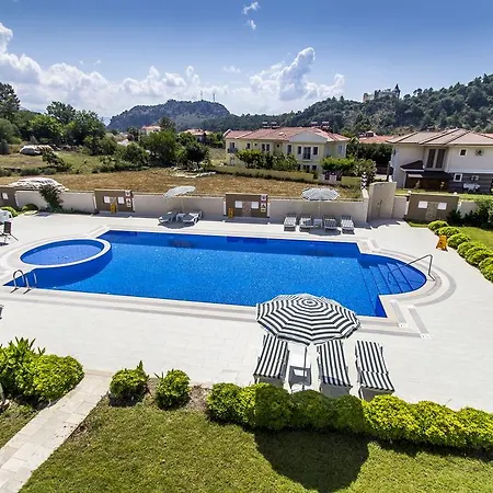 Ξενοδοχείο Golden Golf Villalari 4*
